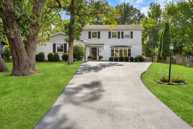 $679,000 | 721 Concord Lane, Barrington, IL 60010