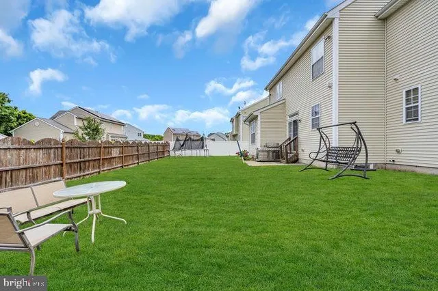 a view of a house with backyard