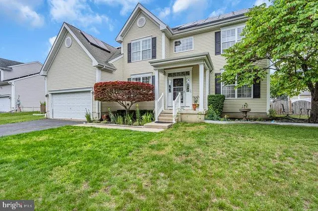a view of house with a yard