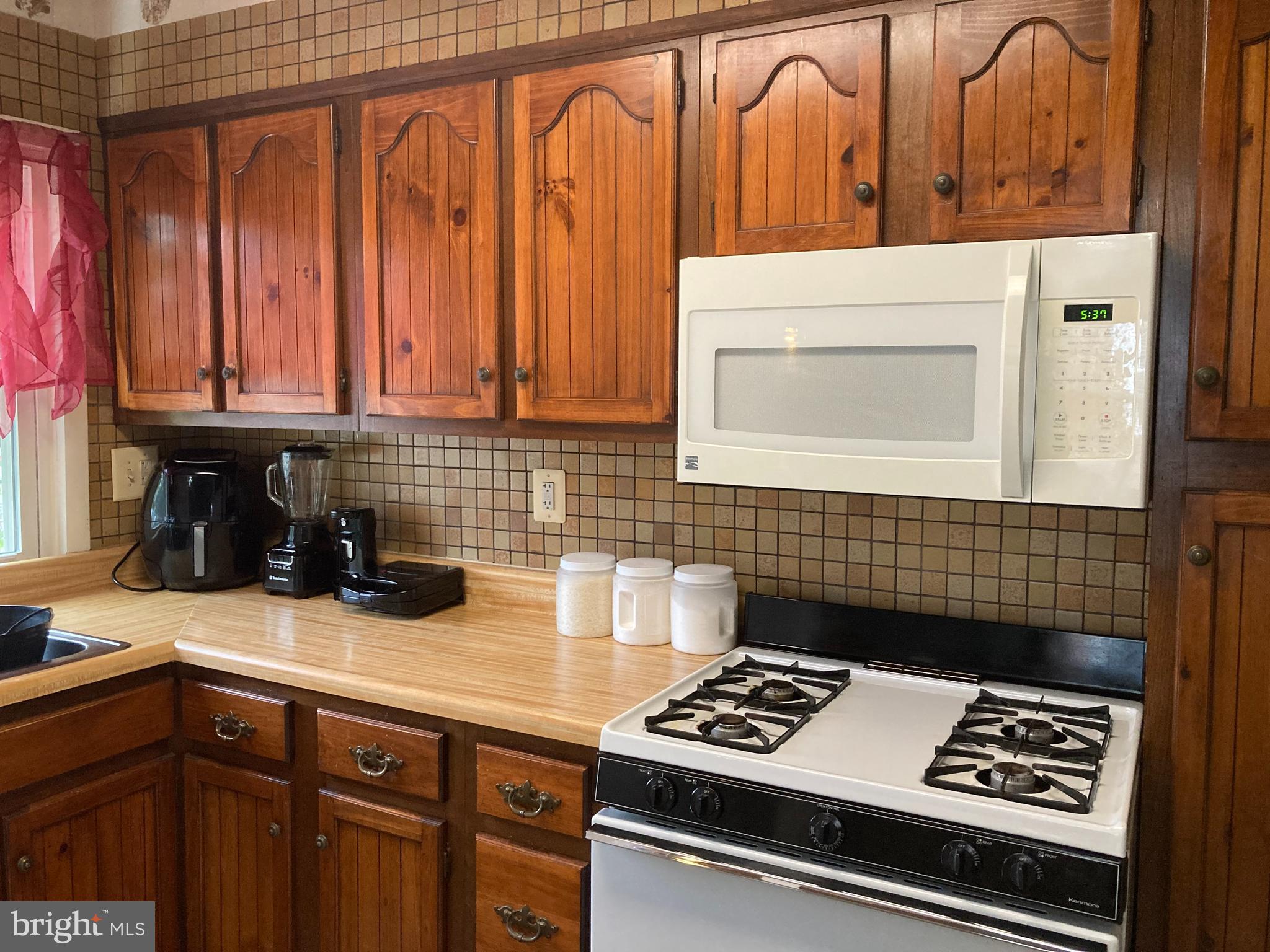 2126 Redthorn Road Middle River, MD 21220 - Photo 9 of 19 Kitchen