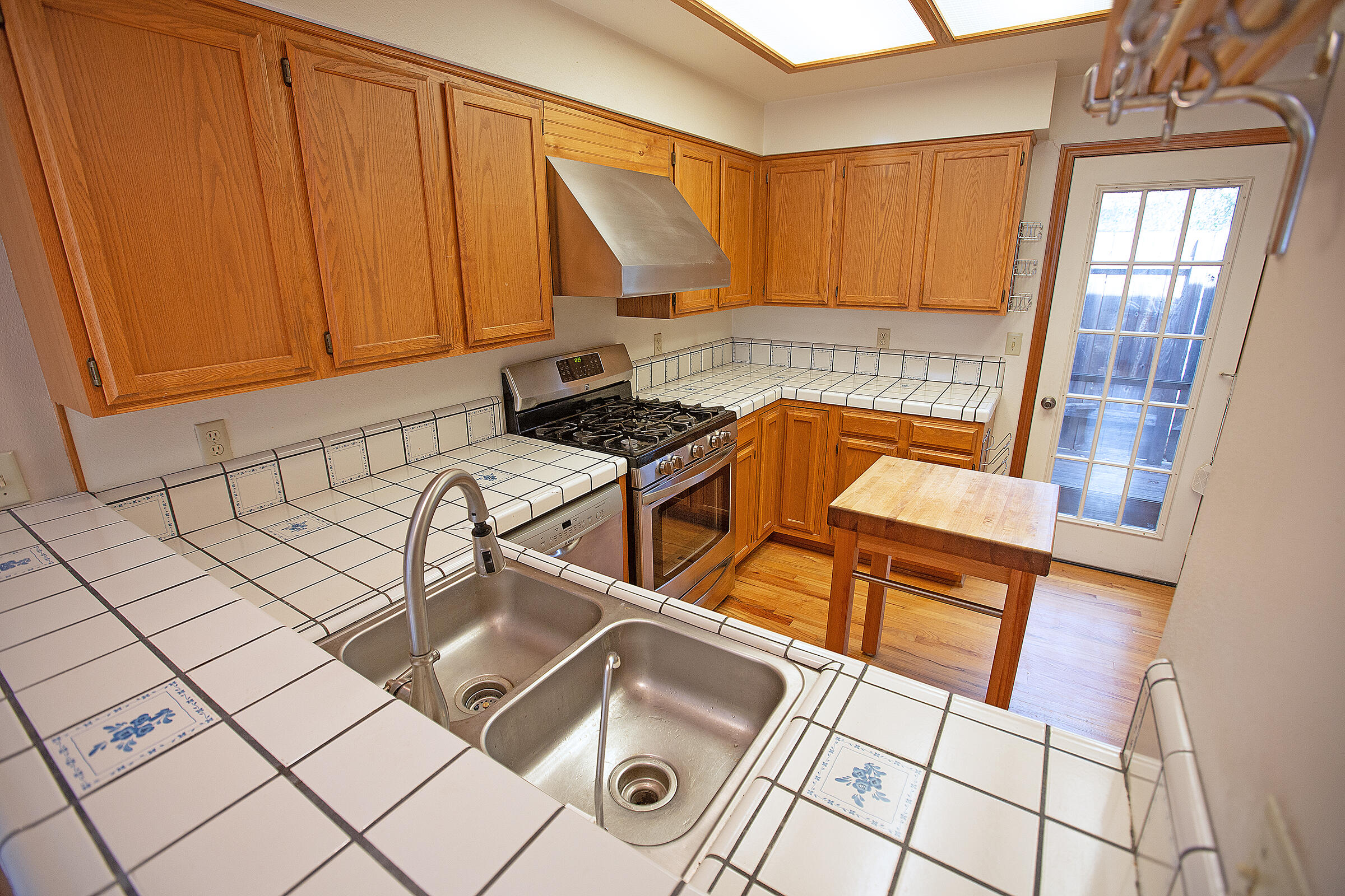 159 North Wightman Street Ashland, OR 97520 - Photo 9 of 22 Kitchen 2