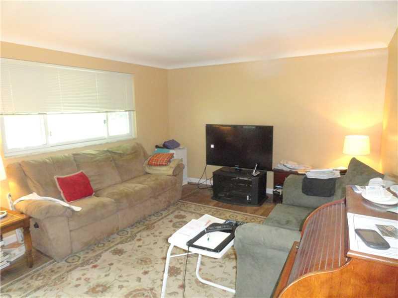 343 East Union Road Cheswick, PA 15024 - Photo 2 of 20 Living Room.