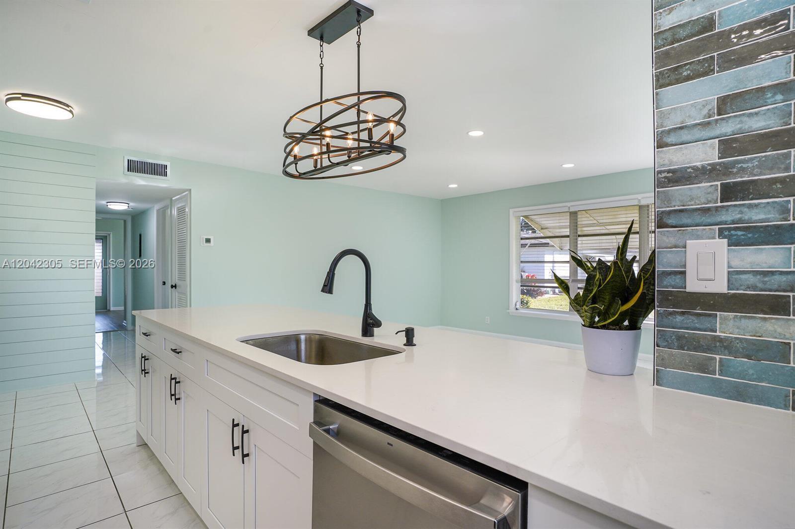 560 High Point Drive, Unit D Delray Beach, FL 33445 - Photo 7 of 34