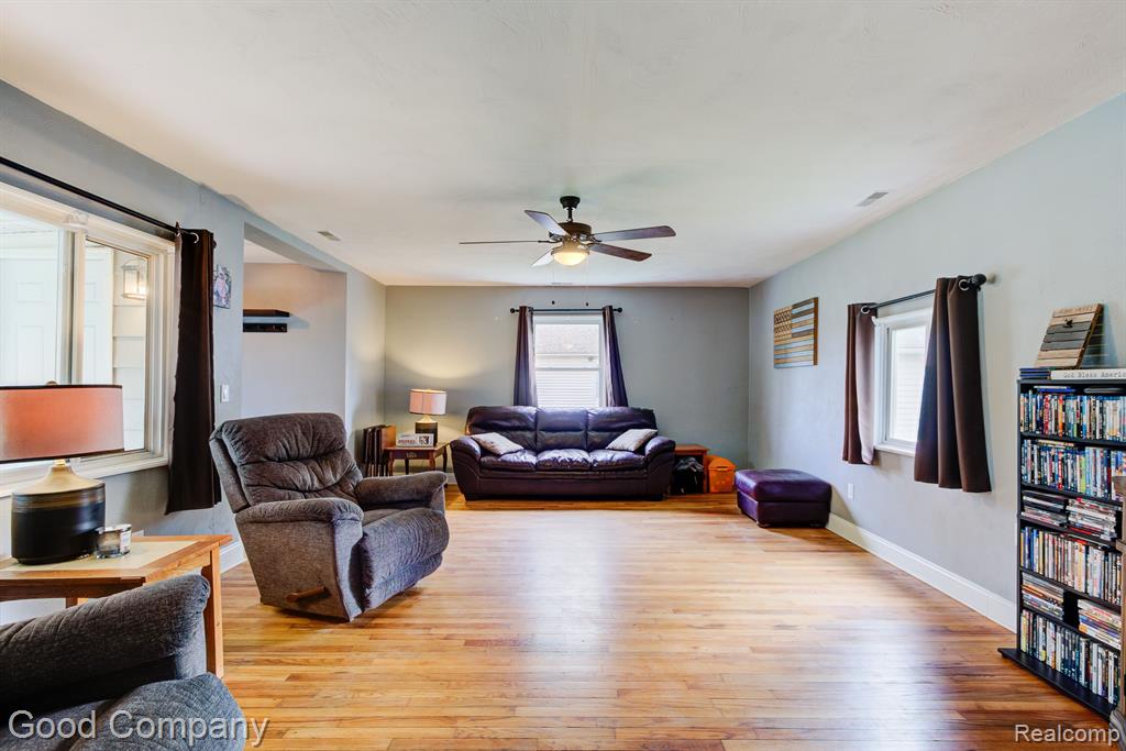 26280 Wolverine Street Madison Heights, MI 48071 - Photo 3 of 36