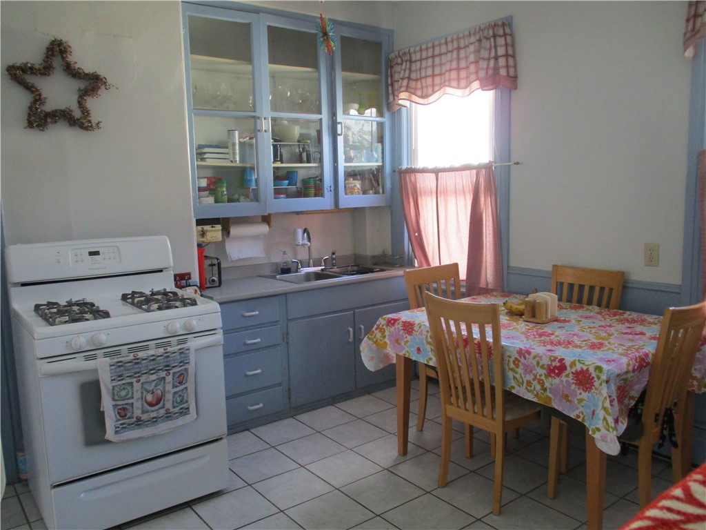 19 Gooding Street Pawtucket, RI 02860 - Photo 30 of 49 2ND FL KITCHEN