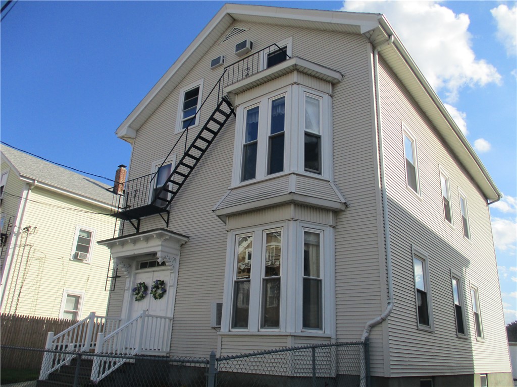19 Gooding Street Pawtucket, RI 02860 - Photo 3 of 49 Gallery Image 3
