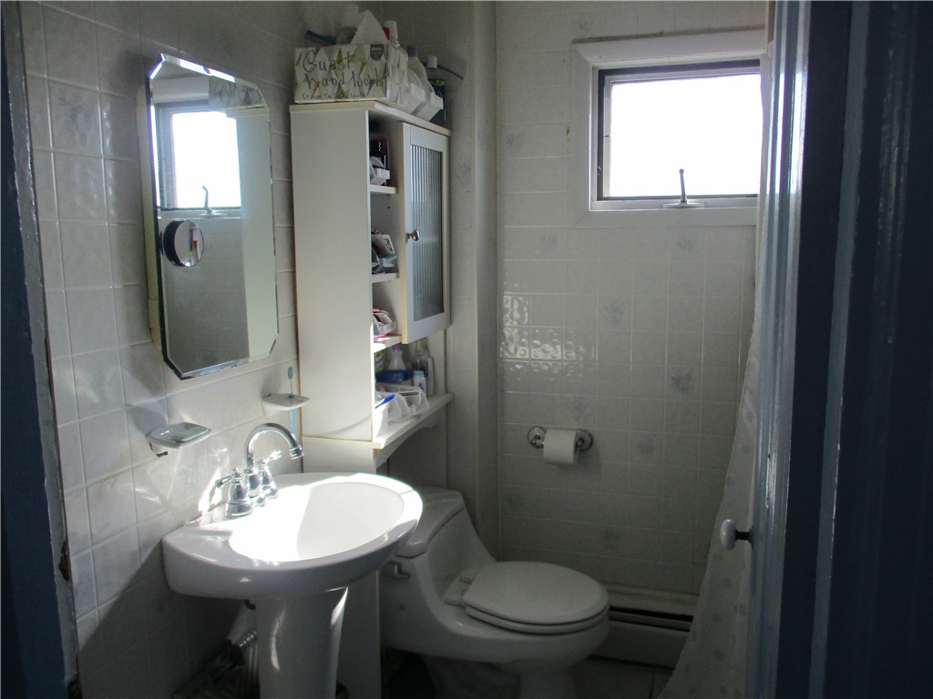 19 Gooding Street Pawtucket, RI 02860 - Photo 39 of 49 2ND FL BATH WITH TUB/SHOWER