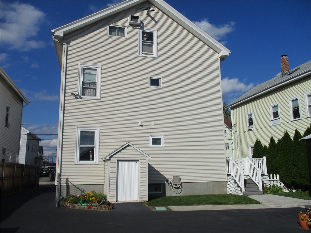 19 Gooding Street Pawtucket, RI 02860 - Photo 4 of 49 Gallery Image 4