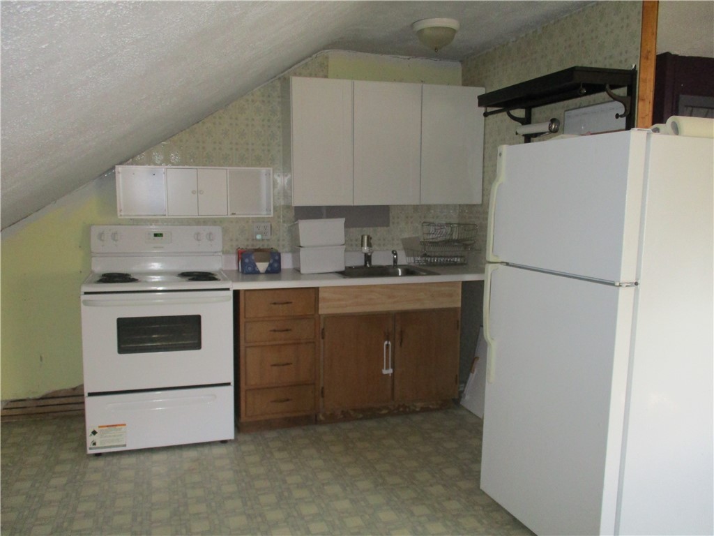 19 Gooding Street Pawtucket, RI 02860 - Photo 45 of 49 3RD FL KITCHEN