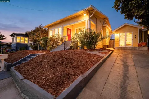 a view of a backyard with a house