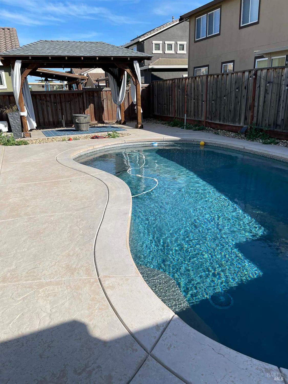 448 Cache Court Vacaville, CA 95688 - Photo 20 of 21 Pool and pavillion