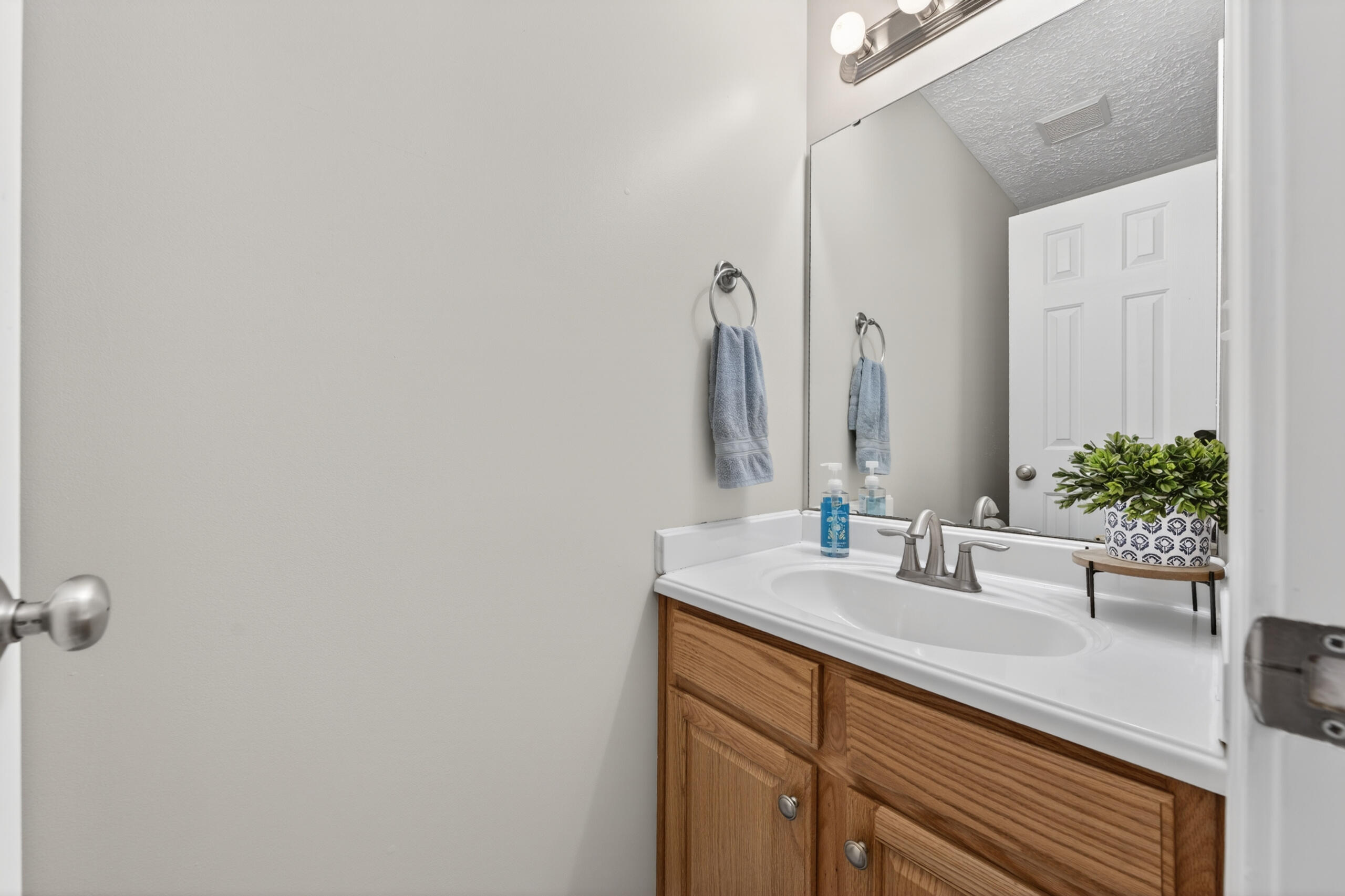 1633 Pilot Mountain Road Moneta, VA 24121 - Photo 40 of 103 Half Bath