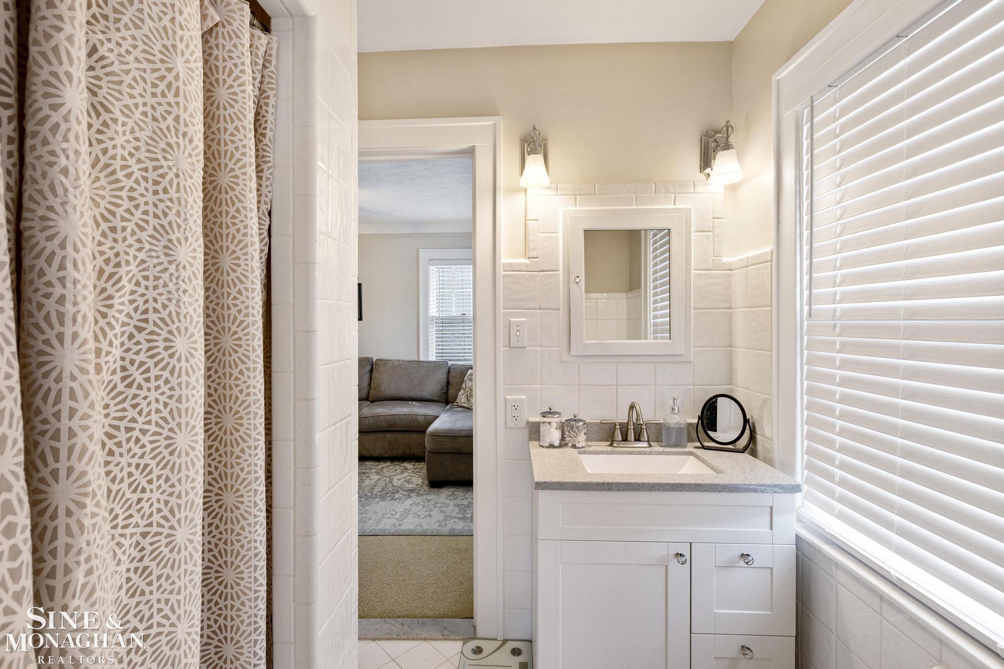 787 Lincoln Road Grosse Pointe, MI 48230 - Photo 16 of 31 50124065-15.JPG