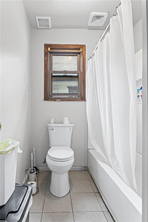 877 Beckwith Street Southwest Atlanta, GA 30314 - Photo 21 of 28 a bathroom with a toilet and a sink