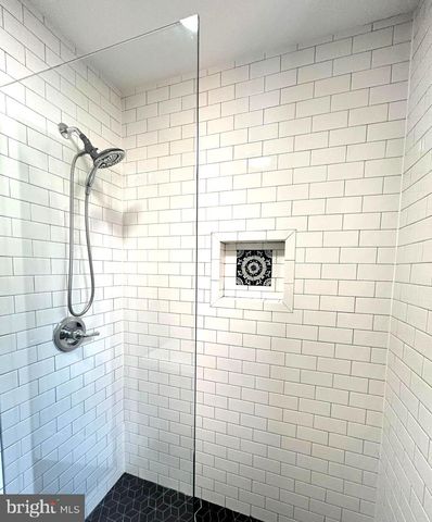 a view of entryway with washer and dryer