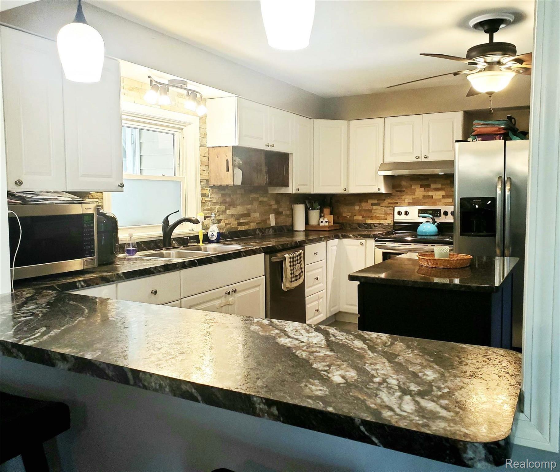 3885 Lippincott Road Lapeer, MI 48446 - Photo 8 of 26 Lippincott kitchen1.jpg