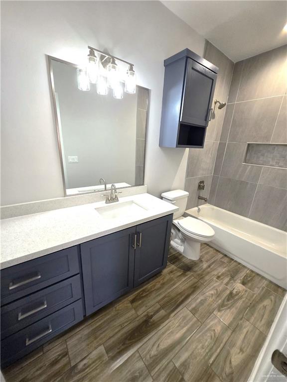 913 North Clarence Avenue, Unit 3 Edinburg, TX 78541 - Photo 10 of 11 a bathroom with a sink a large mirror and a bathtub