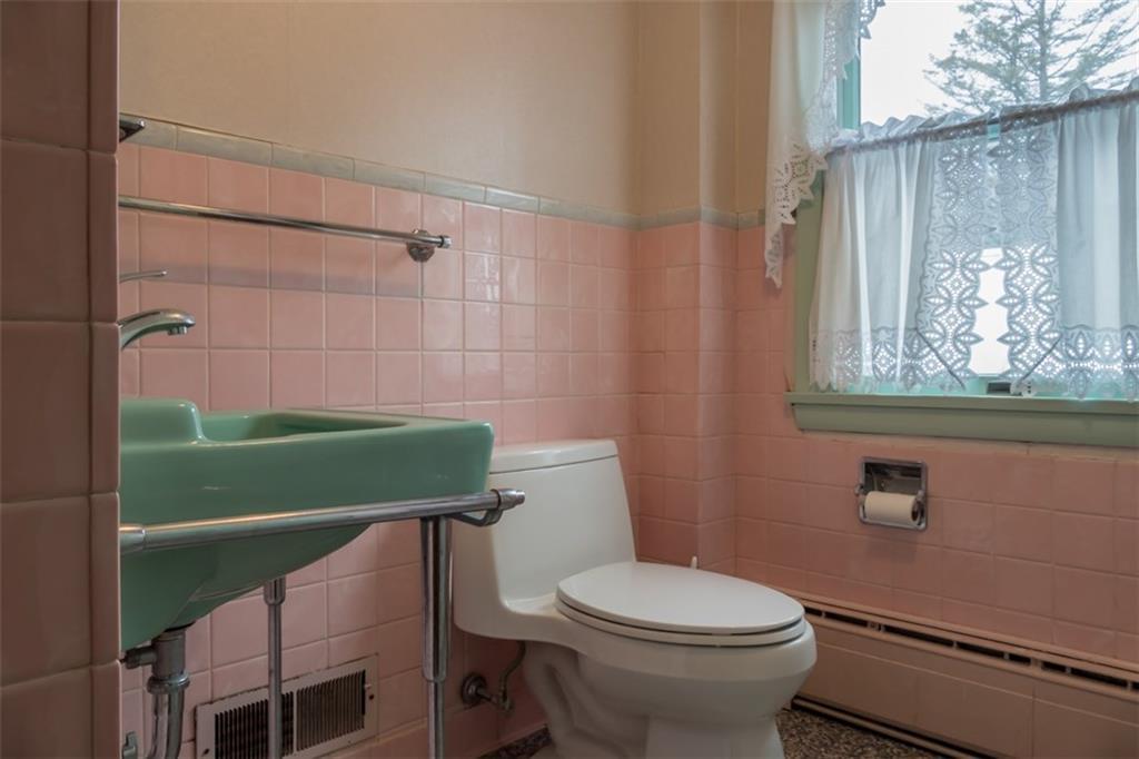 26 Collinsbrook Road Brunswick, ME 04011 - Photo 22 of 35 Upstairs full bath ... so much...