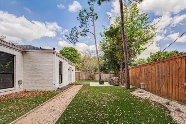 $3,500 | 11811 Spruce Hill Drive, Houston, TX 77077