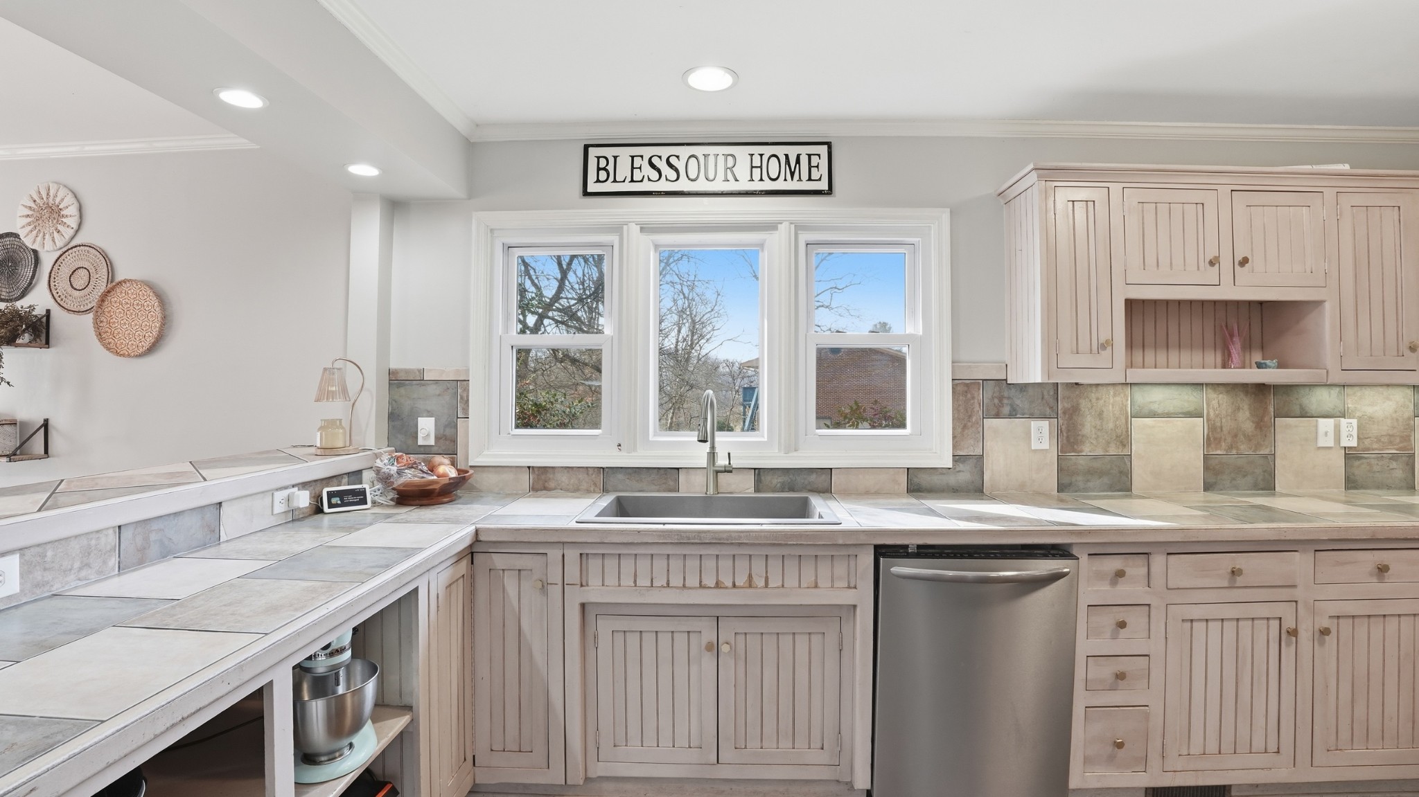 270 Wood Bluff Road Winchester, TN 37398 - Photo 16 of 55 a kitchen with granite countertop a sink a stove and cabinets