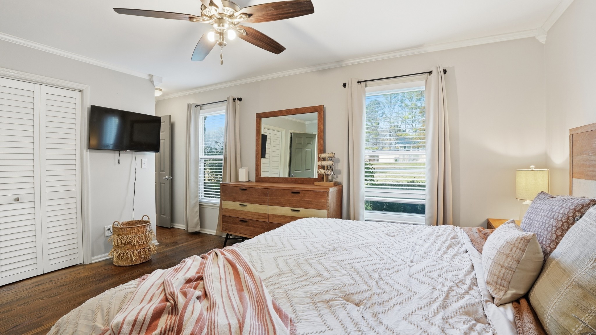 270 Wood Bluff Road Winchester, TN 37398 - Photo 22 of 55 a bedroom with a bed and a flat screen tv