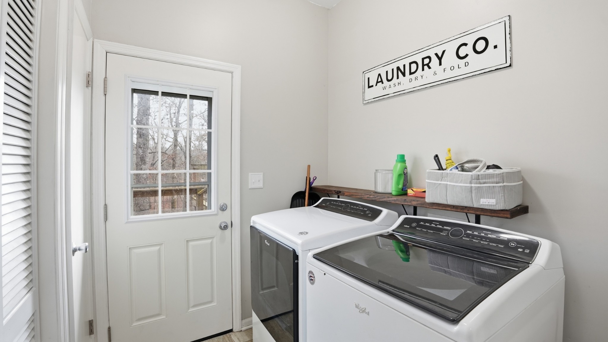 270 Wood Bluff Road Winchester, TN 37398 - Photo 37 of 55 a kitchen that has a sink and a stove in it