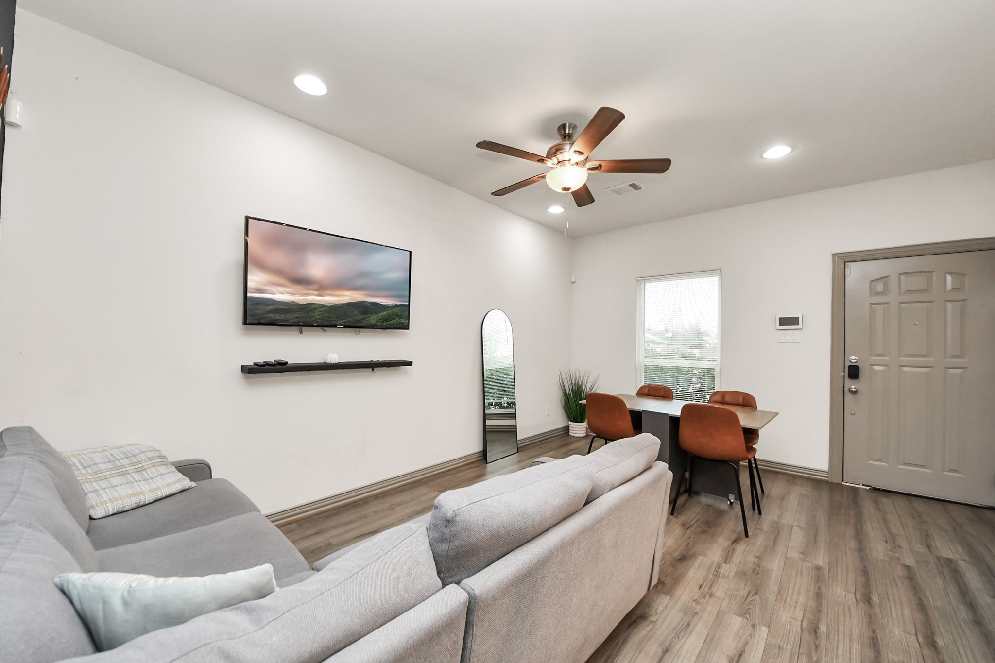 5334 Pershing Street Houston, TX 77033 - Photo 27 of 43 a living room with furniture and a flat screen tv