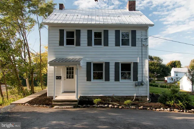 $1,300 | 418 South Carlisle Street, Unit B, Greencastle, PA 17225