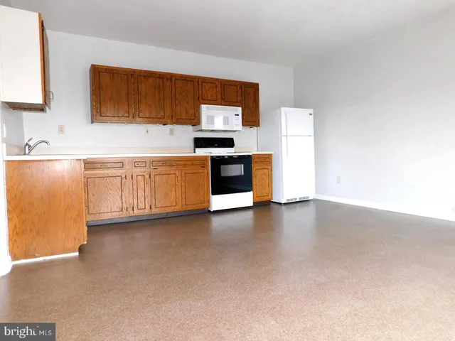 $1,300 | 418 South Carlisle Street, Unit B, Greencastle, PA 17225