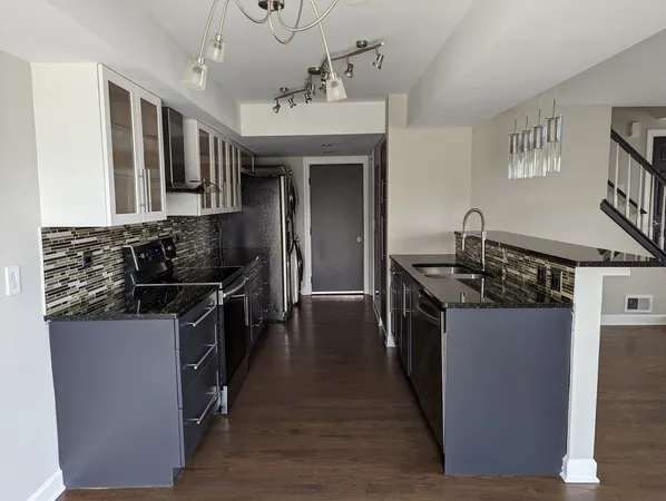 $2,600 | 8122 160th Street, Tinley Park, IL 60477