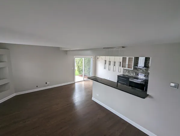 $2,600 | 8122 160th Street, Tinley Park, IL 60477