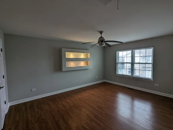 $2,600 | 8122 160th Street, Tinley Park, IL 60477