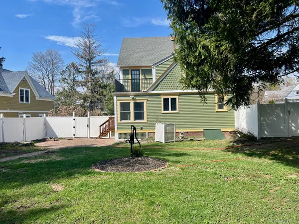 $3,200 | 8 Alden Place, Millbrook, NY 12545