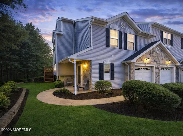 $595,000 | 44 Rozalyn Lane, Laurence Harbor, NJ 08879