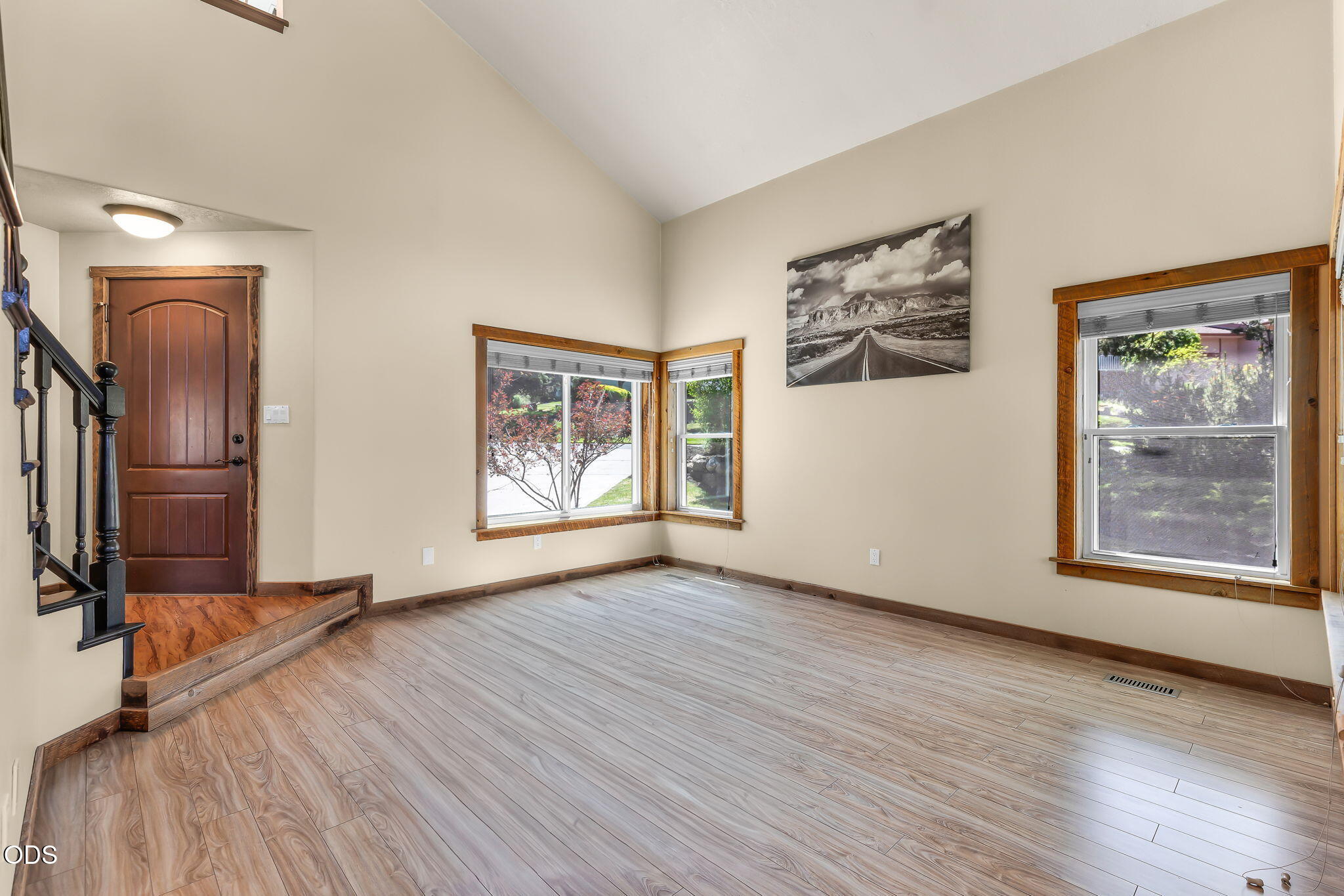 2486 Southwest Valleyview Drive Redmond, OR 97756 - Photo 22 of 55 wooden floor in an empty room with a window