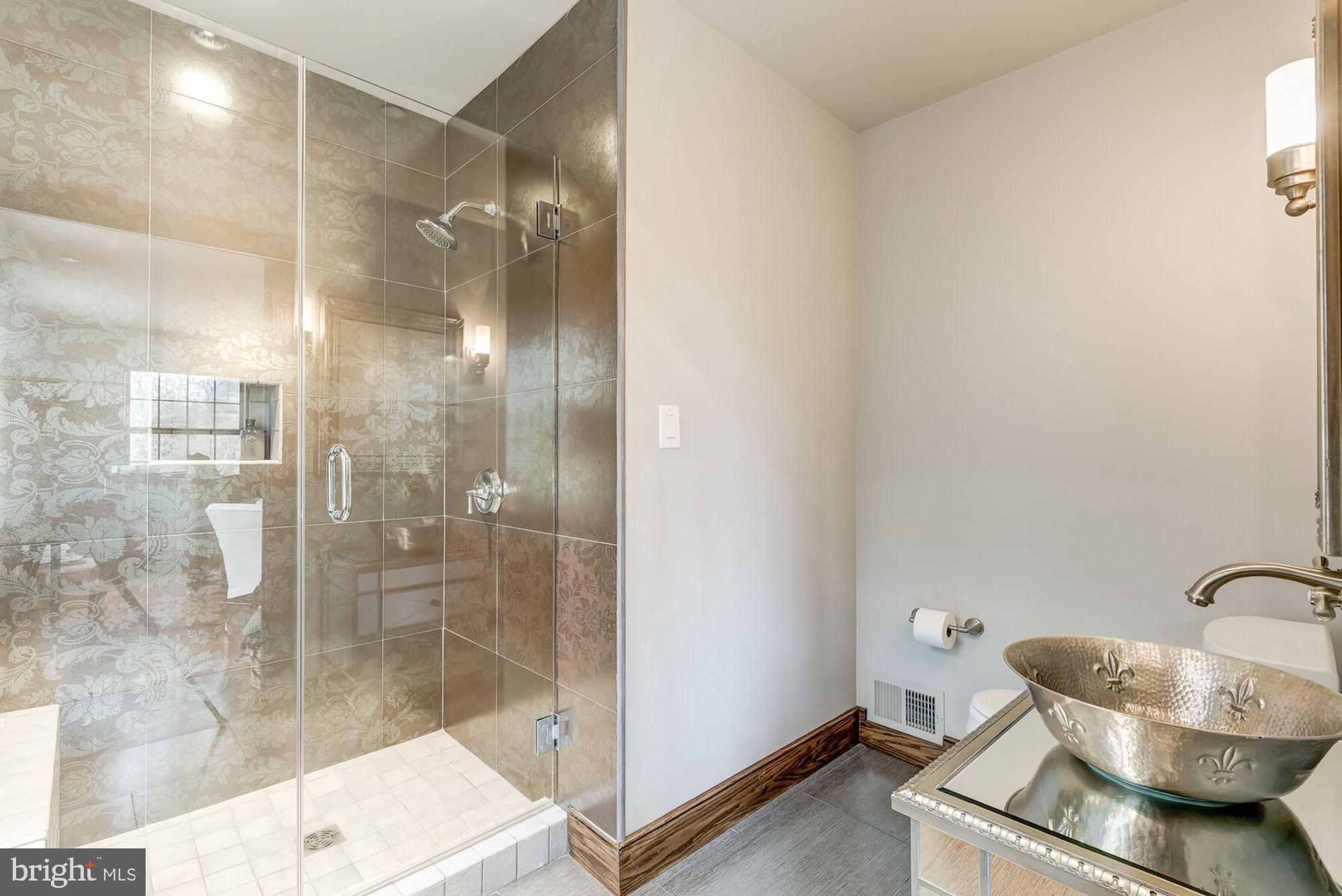 5800 Highland Drive Chevy Chase, MD 20815 - Photo 19 of 51 Main Floor Full Bathroom