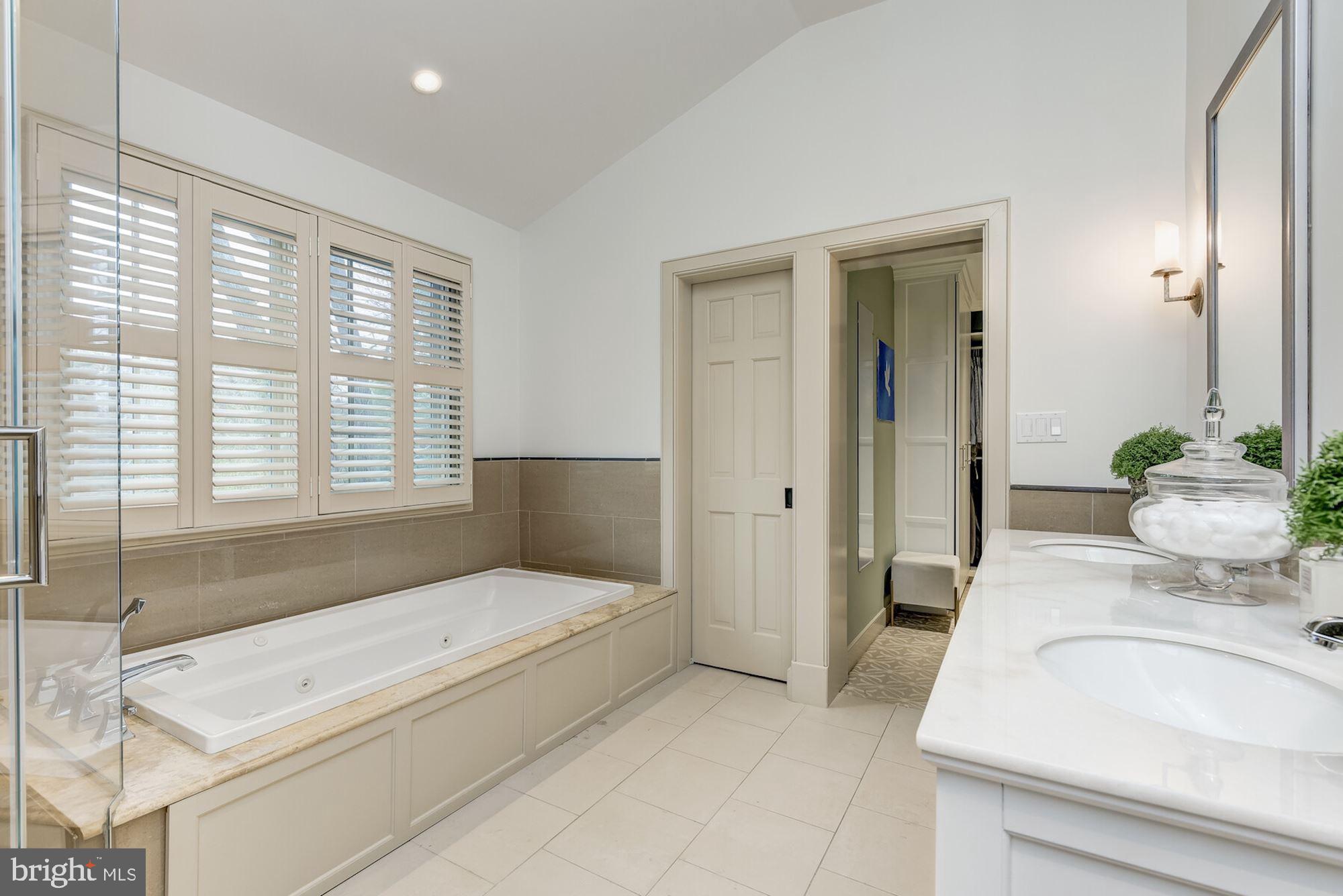 5800 Highland Drive Chevy Chase, MD 20815 - Photo 27 of 51 Primary Full Bathroom