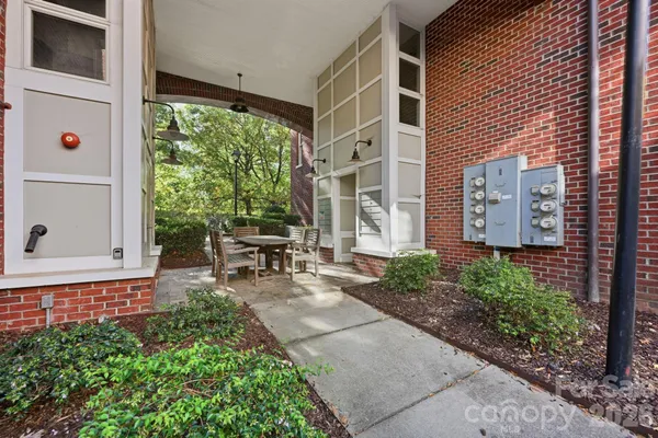 $442,000 | 100 North Laurel Avenue, Unit 115, Charlotte, NC 28207