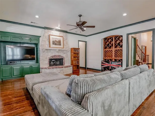 $889,900 | 9114 Parson Drive, Lantana, TX 76226