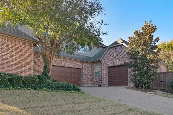 $889,900 | 9114 Parson Drive, Lantana, TX 76226