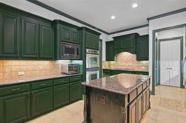 $889,900 | 9114 Parson Drive, Lantana, TX 76226