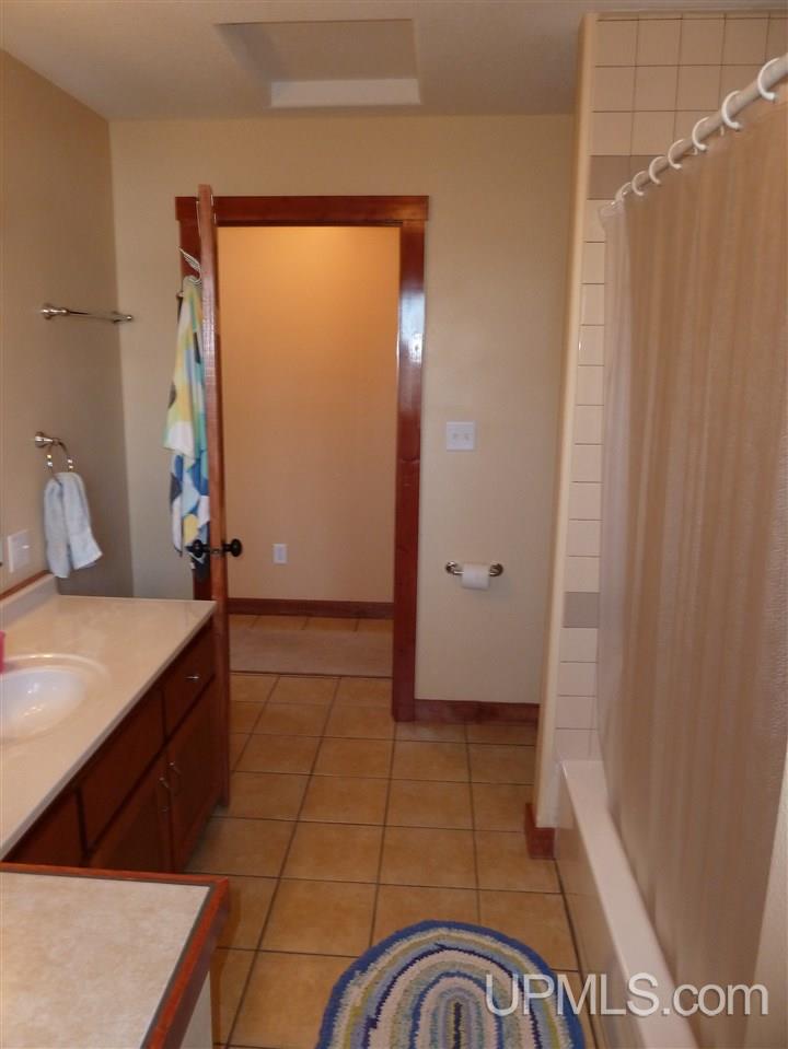 24944 Chestnut Street Calumet, MI 49913 - Photo 17 of 36 Gallery Image 17