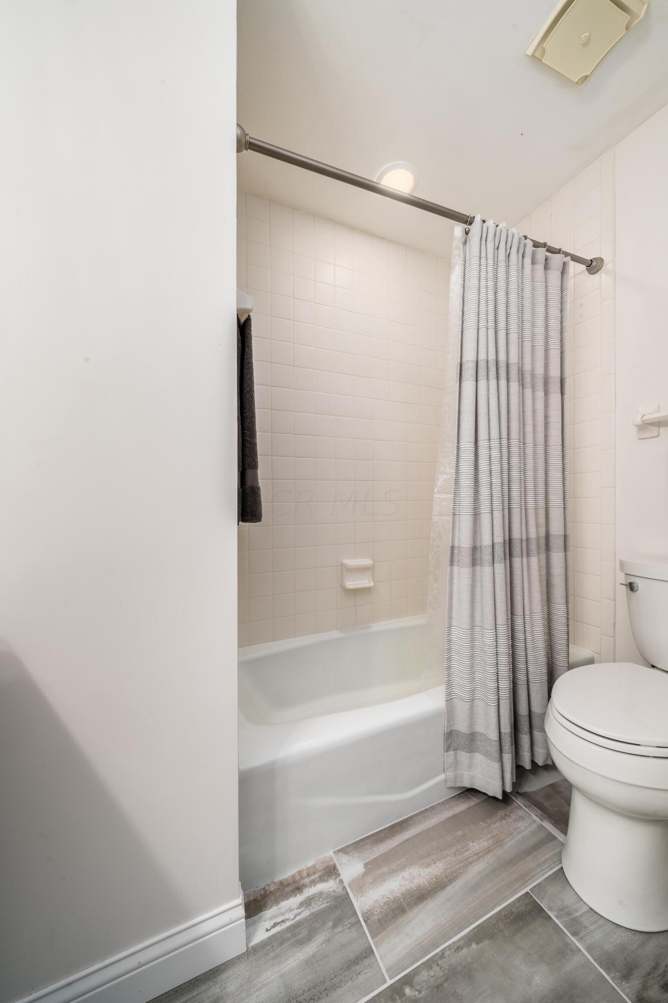 2101 Coach Road North Columbus, OH 43220 - Photo 23 of 31 Primary Suite