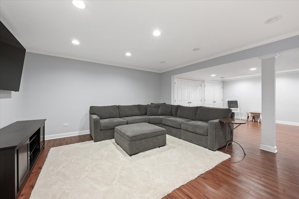 1588 White Oak Road Lake Forest, IL 60045 - Photo 21 of 35 a living room with furniture and a flat screen tv