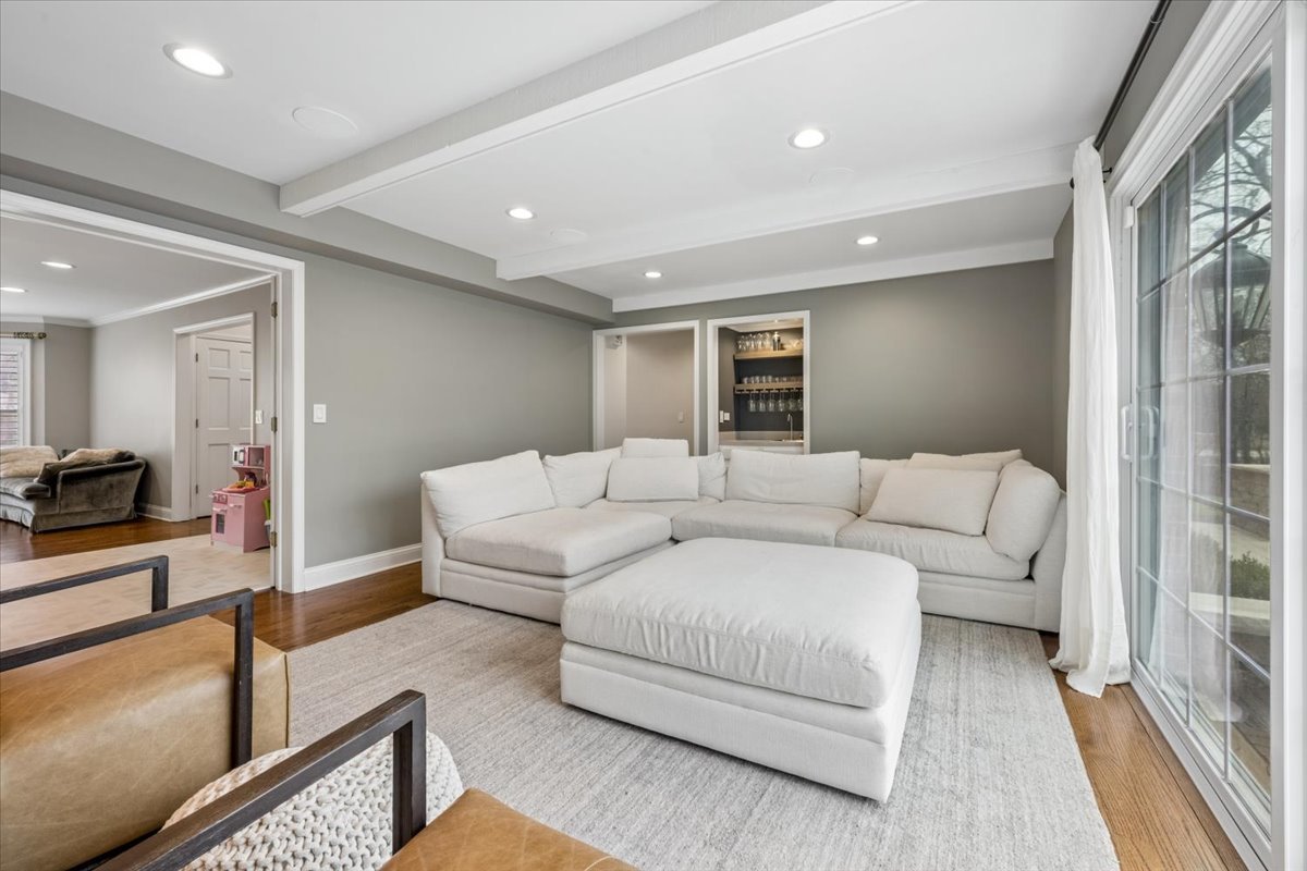 1588 White Oak Road Lake Forest, IL 60045 - Photo 7 of 35 a living room with furniture white walls and a table