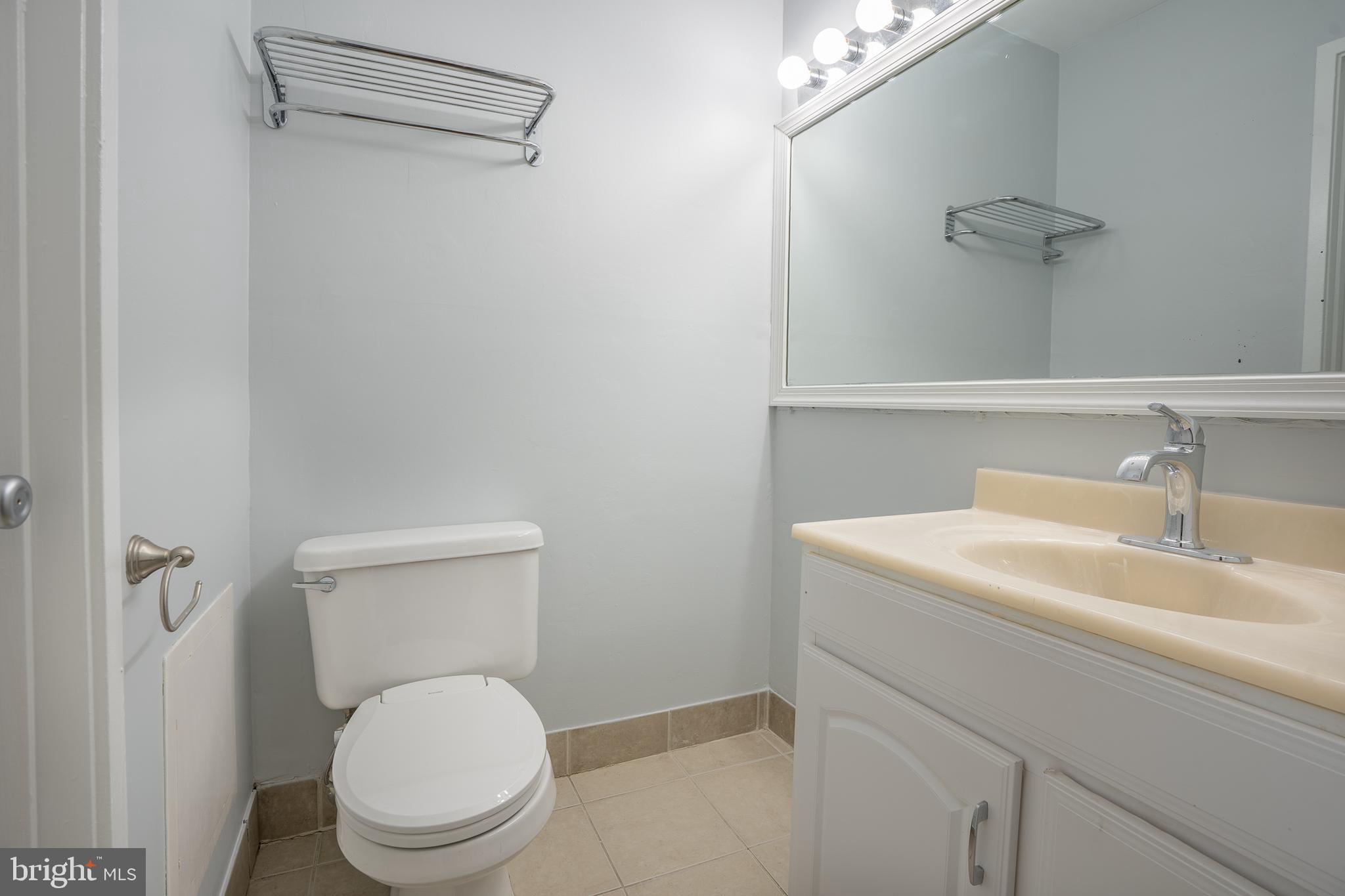 5870 Thunder Hill Road, Unit C3 Columbia, MD 21045 - Photo 12 of 20 JACK & JILL BATHROOM