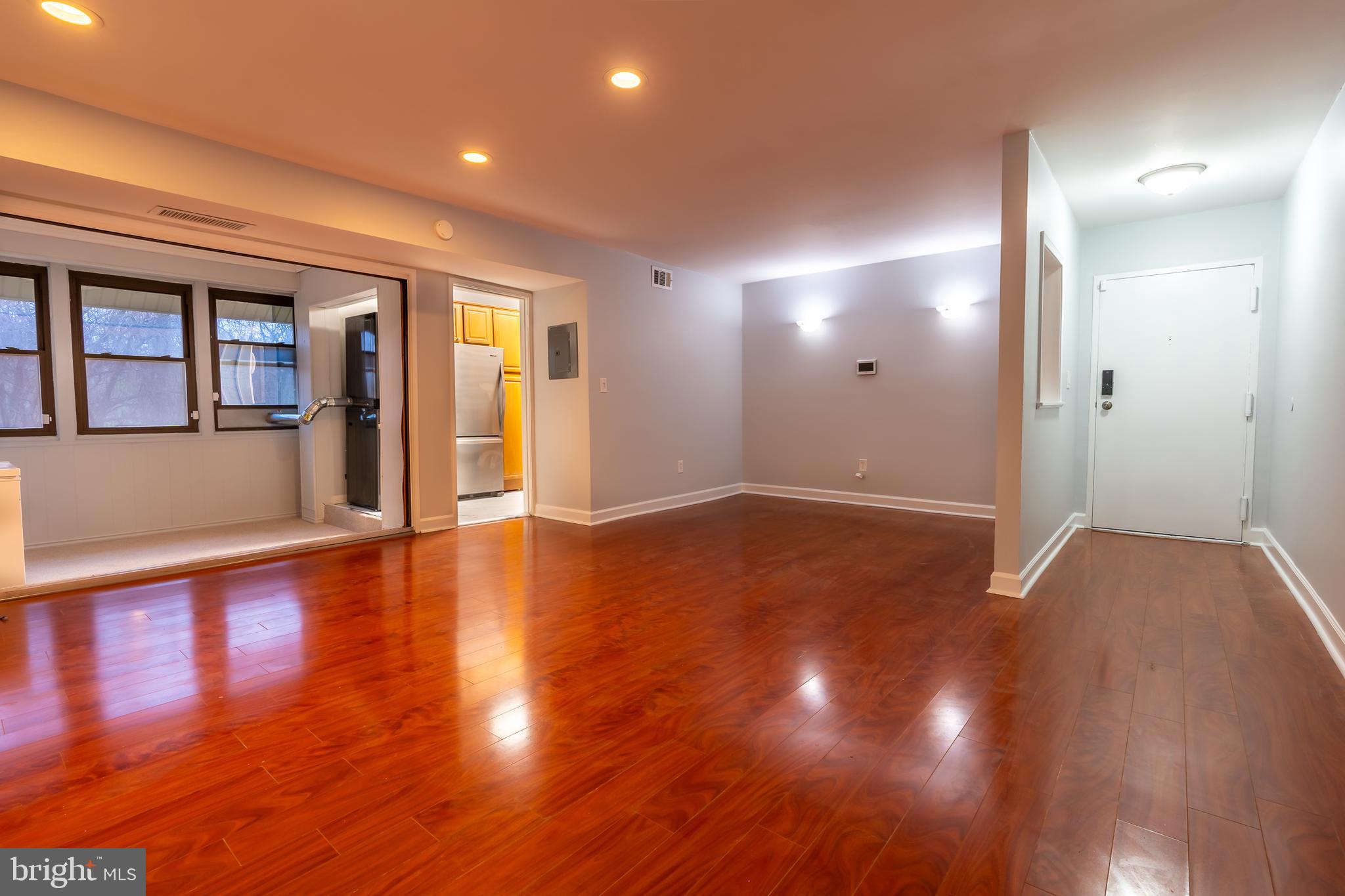 5870 Thunder Hill Road, Unit C3 Columbia, MD 21045 - Photo 5 of 20 LIVING & DINING AREA