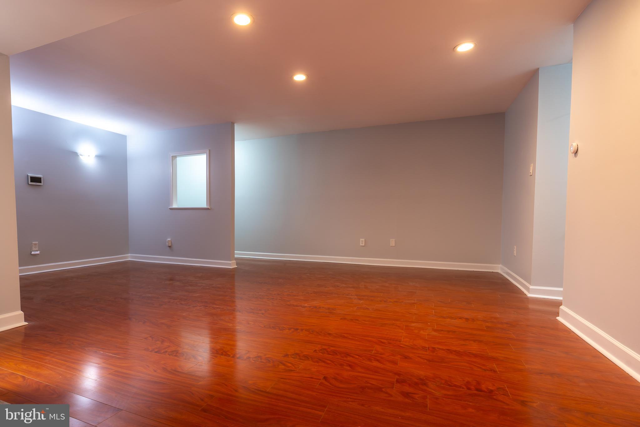 5870 Thunder Hill Road, Unit C3 Columbia, MD 21045 - Photo 8 of 20 LIVING & DINING AREA