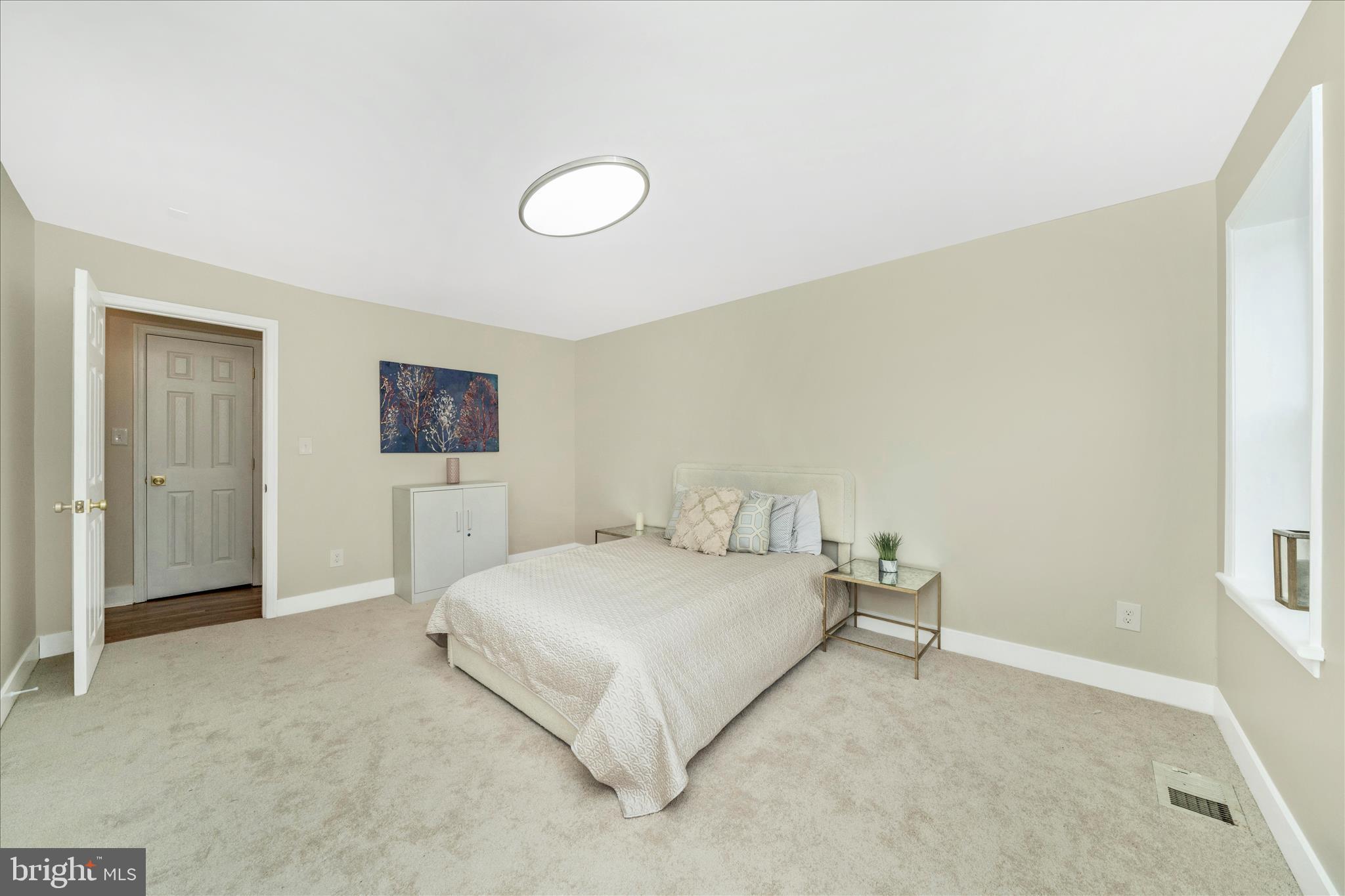 5045 Sheriff Road Northeast Washington, DC 20019 - Photo 17 of 38 a bedroom with a bed and a painting on the wall