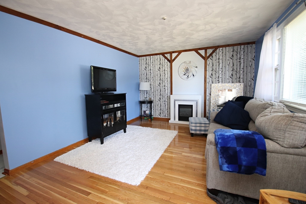 19 Juliette Road Saugus, MA 01906 - Photo 10 of 39